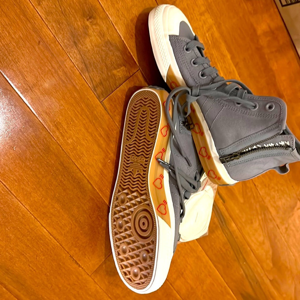 Adidas high top sneakers size 40.5 brand new
